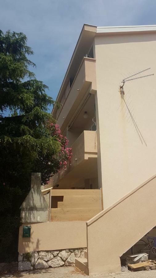 Levant, Cosy And Modern Apartment In Novalja Center Exterior photo